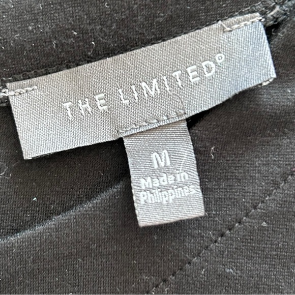 4/$20 The Limited Black Pleated Tunic Top – Size M - Like New - Picture 4 of 6